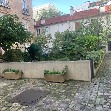 Quiet And Lovely Center Paris