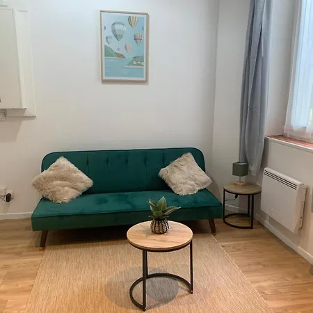Апартаменты Quiet And Lovely Center Париж