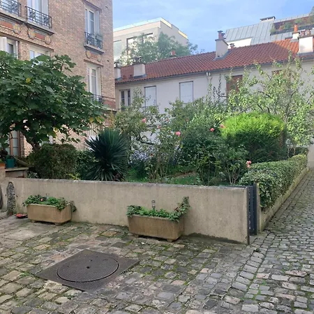 Quiet And Lovely Center Apartment
